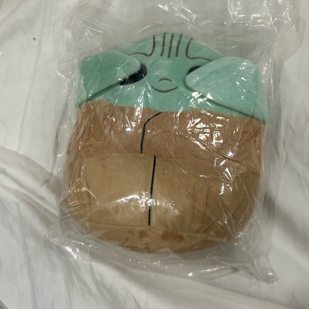 Baby yoda plushie